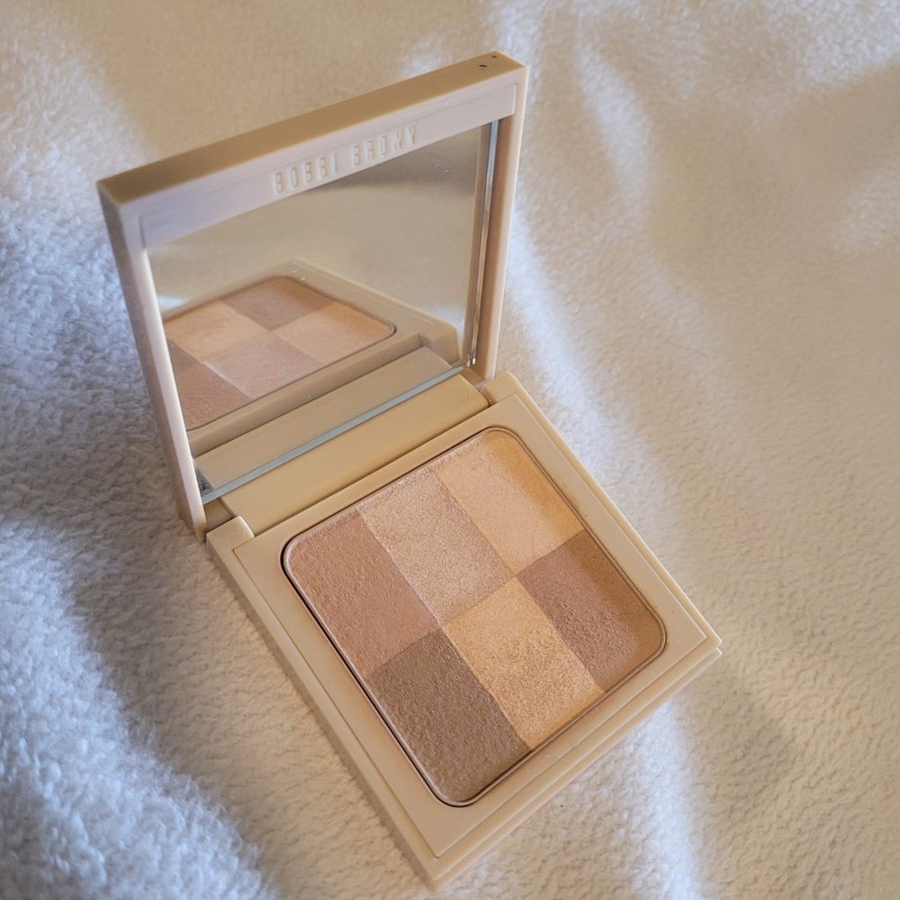 Bobbi Brown Nude Finish Illuminating Powder